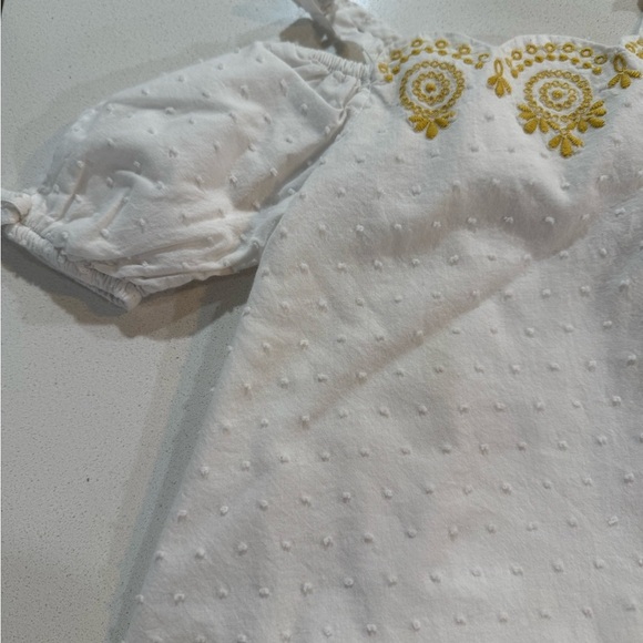 Max Studio Kids White and Gold Top 2T - Picture 2 of 4